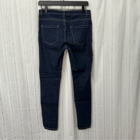 🌈5/$25 BUNDLE! EUC Forever 21 Dark Wash Skinny Jeans size 27 - Picture 2 of 8
